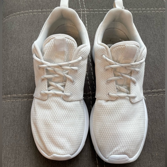 All White Roshe One - Picture 1 of 5